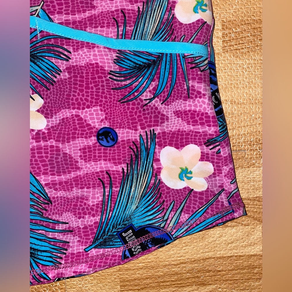 Women’s Scrub Tops! - Picture 4 of 6
